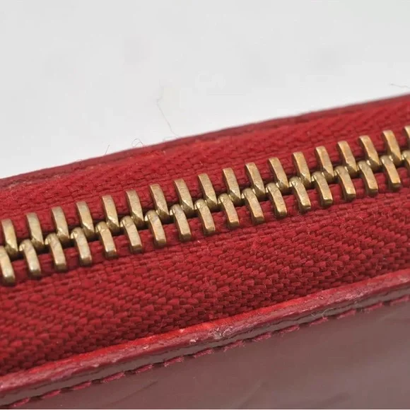 Authentic Louis Vuitton Vernis Zippy Wallet Long Purse Red.